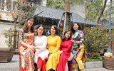 Phụ nữ Công an Hà Nội thướt tha áo dài xuống phố trong ngày 8-3